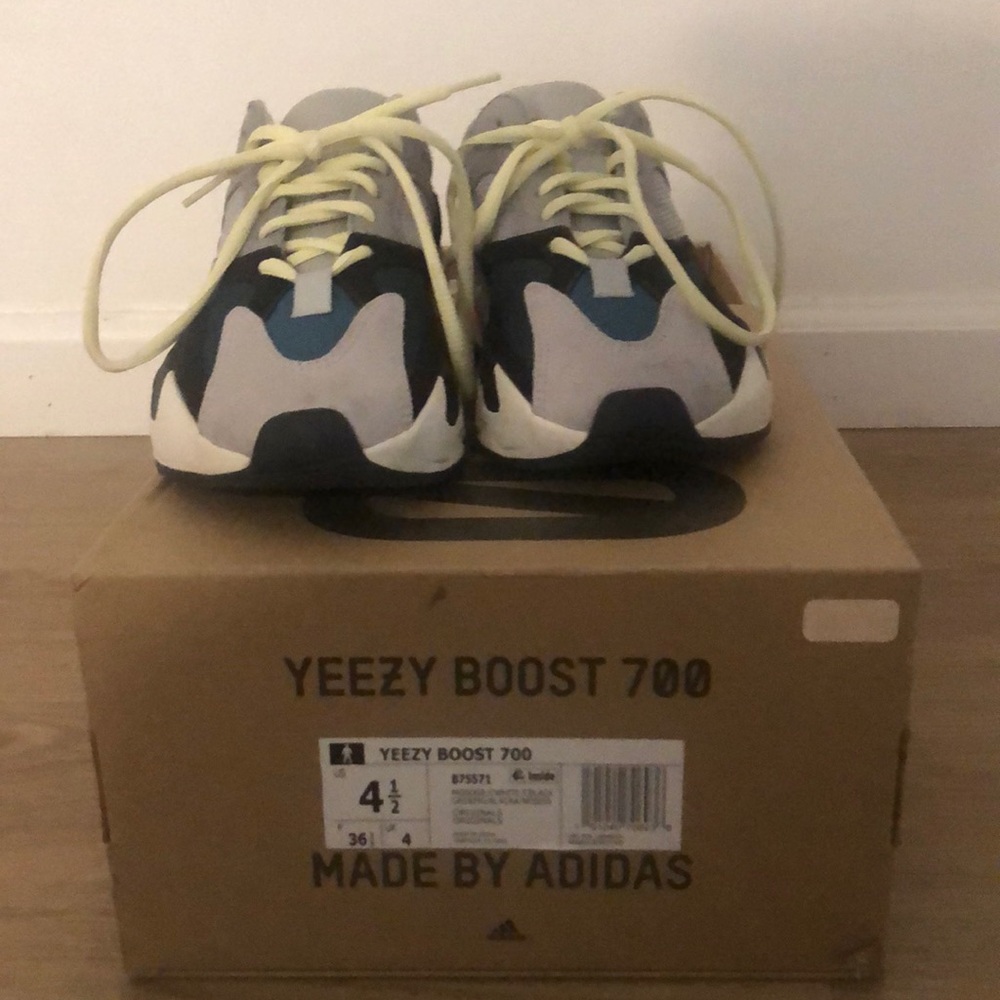 Yeezy 700 waver runner size 4 1/2